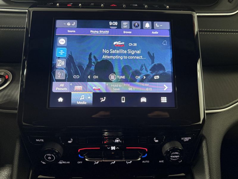 Used 2024 Jeep Grand Cherokee L LaredoImage 32