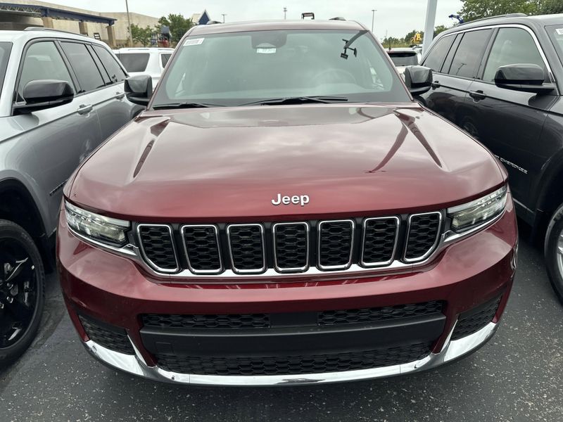 New 2025 Jeep Grand Cherokee L Laredo X 4x4Image 2