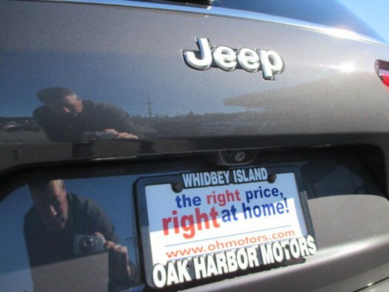 Used 2024 Jeep Grand Cherokee L LimitedImage 10