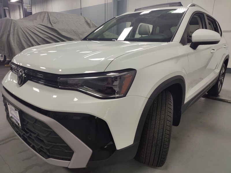 2025 Volkswagen Taos SE AWD w/SunroofImage 9