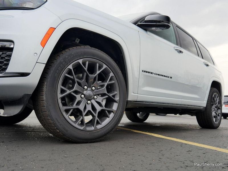 New 2025 Jeep Grand Cherokee L Summit Reserve 4x4Image 10