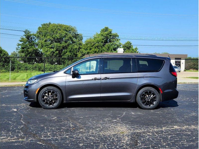Used 2021 Chrysler Pacifica Touring L S