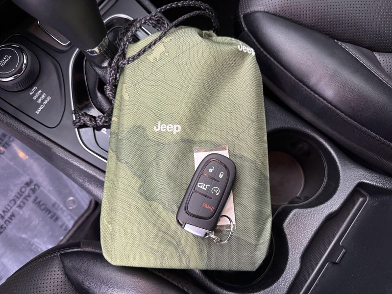 Used 2022 Jeep Cherokee LimitedImage 21