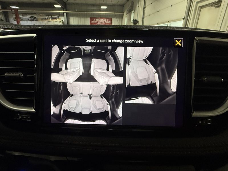 Used 2024 Chrysler Pacifica Hybrid PinnacleImage 35