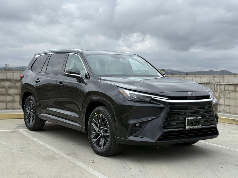 2025 Lexus TX Image 2