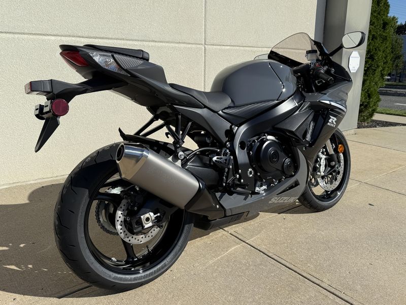 2025 Suzuki GSXR 600Image 3