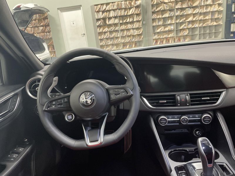 New 2025 Alfa Romeo Giulia AwdImage 13
