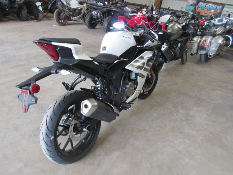 NEW 2026 CFMOTO 300SS Image 7