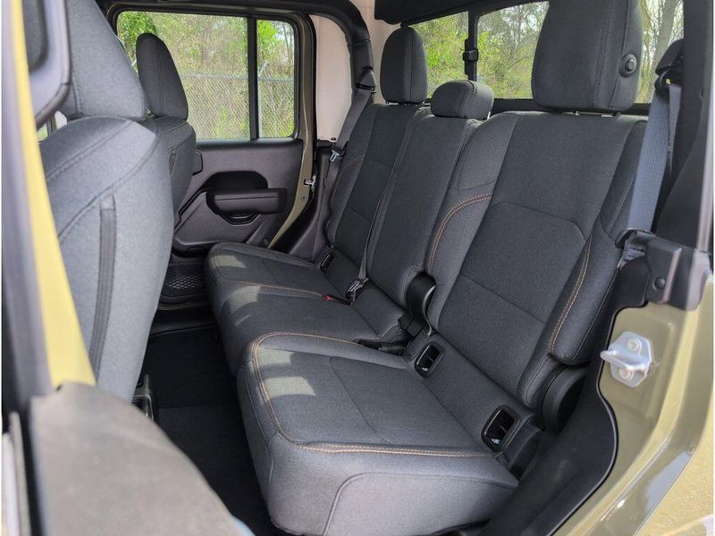 New 2026 Jeep Gladiator Willys 4x4Image 32
