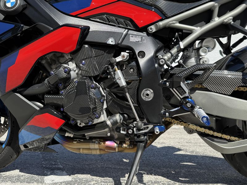 2025 BMW M 1000 R