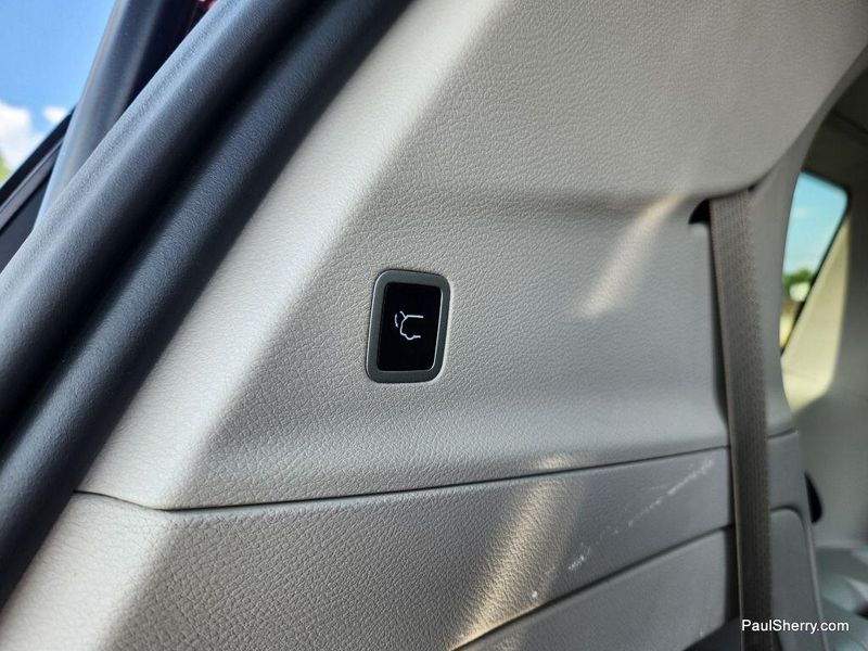 Used 2023 Chrysler Voyager LXImage 24