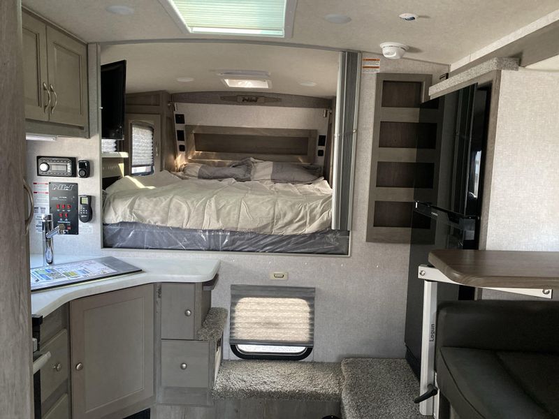 New 2027 NORTHWOOD MFG Arctic Fox 811Image 6