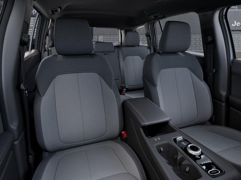 New 2027 Jeep Cherokee Laredo 4x4Image 9