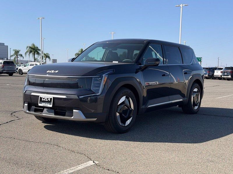 New 2026 Kia EV9 Light Long RangeImage 3