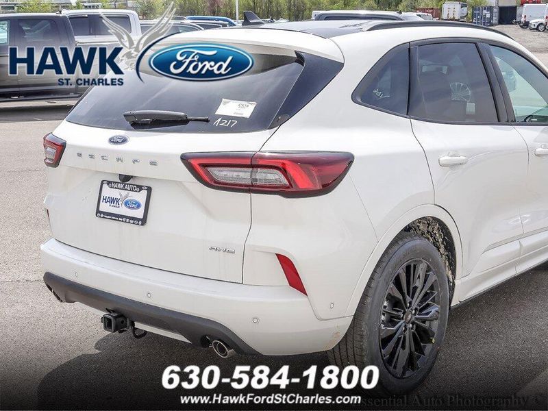 2024 Ford Escape ST-Line Elite photo 2