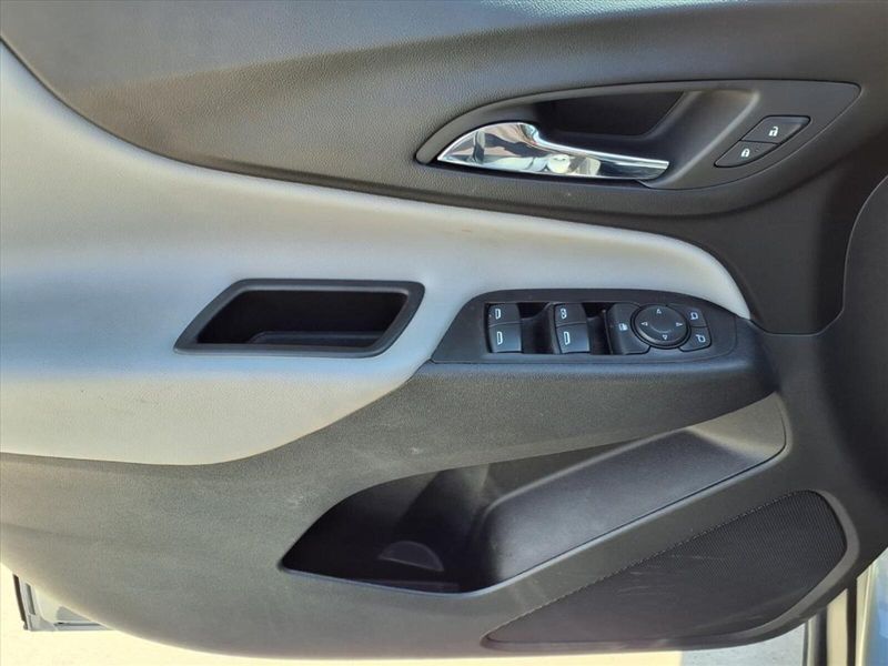 2023 Chevrolet Equinox LT photo 18