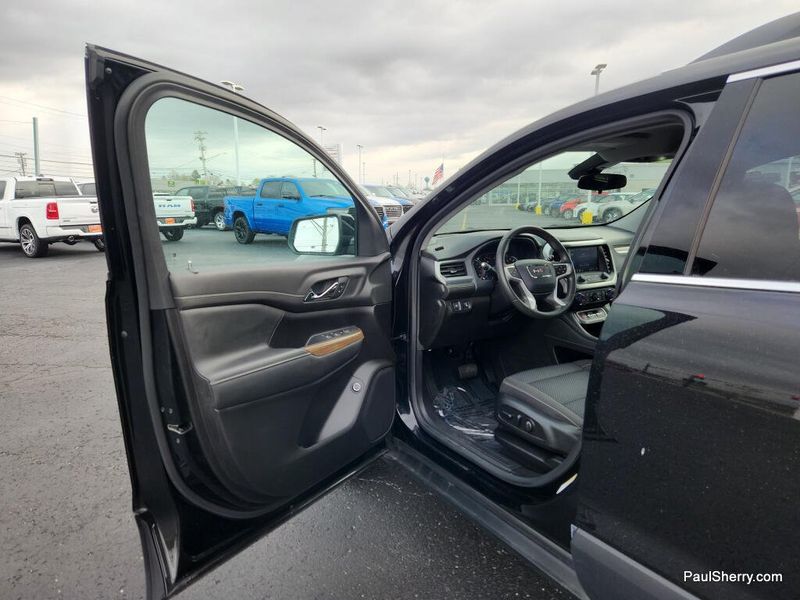 Used 2023 GMC Acadia SLE