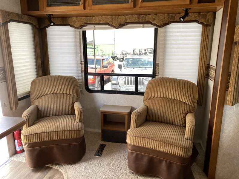 Used 2004 FLEETWOOD PROWLER REGAL 285RLS AX6 Image 16