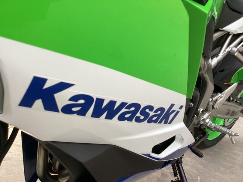 2024 KAWASAKI NINJA ZX4RR 40TH ANNIVERSARY EDITION ABS LIME GREEN AND PEARL CRYSTAL WHITE AND BLUEImage 16