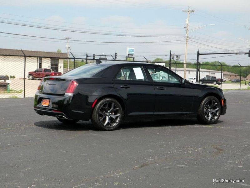 2023 Chrysler 300 Touring SportImage 10