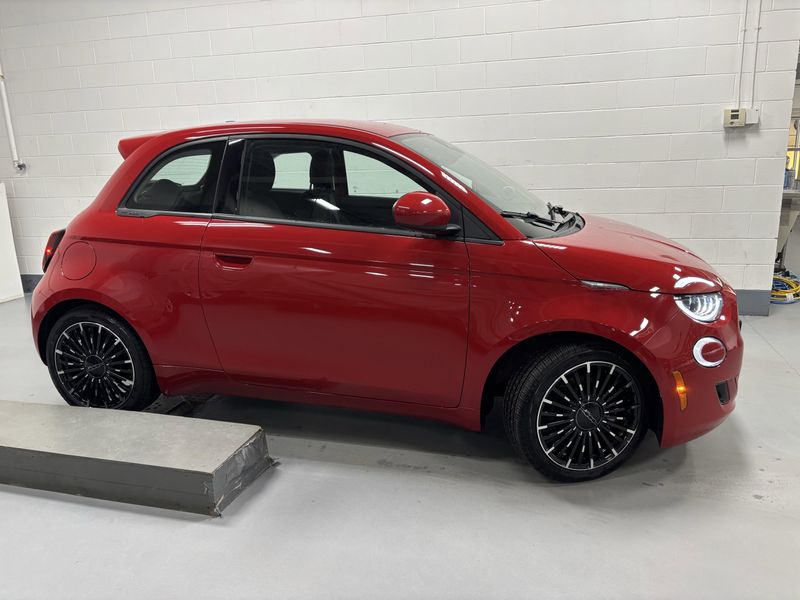 New 2024 Fiat 500e Inspi(red)Image 7