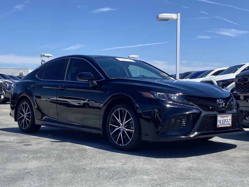Used 2024 Toyota Camry SEImage 2