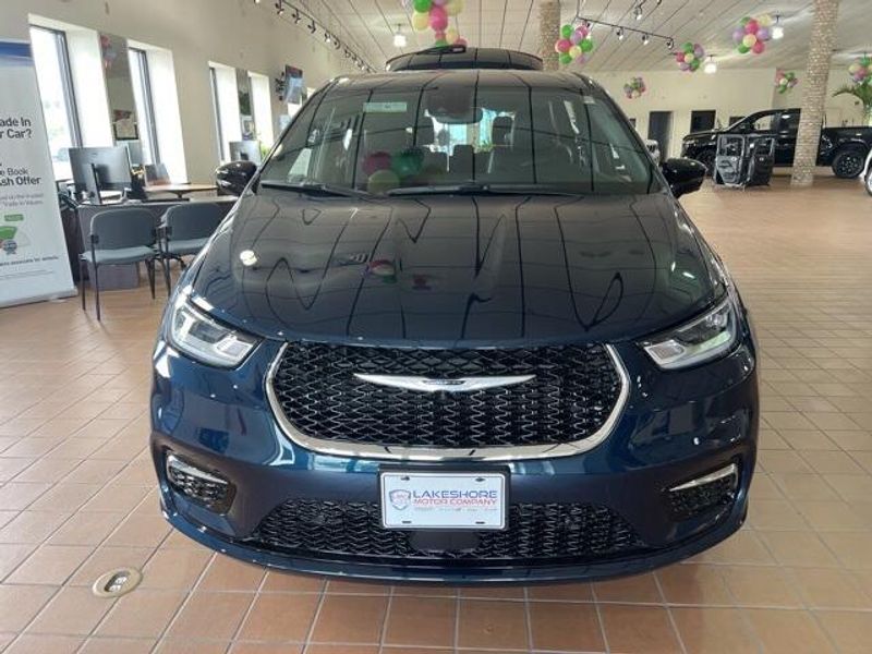 2025 Chrysler Pacifica SelectImage 2