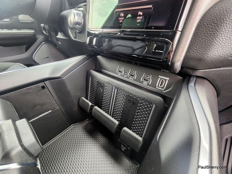 2025 RAM 1500 Laramie Crew Cab 4x4 5