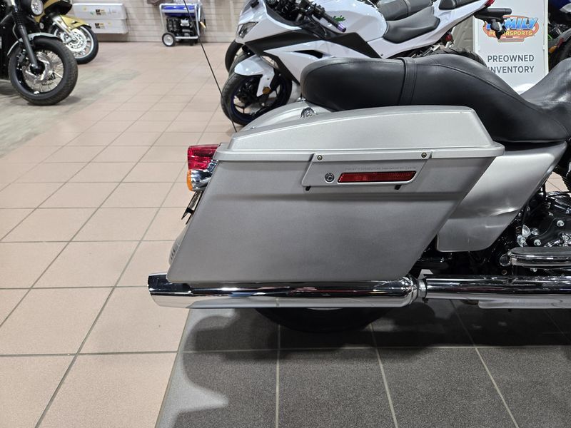 USED 2009 HARLEY STREET GLIDE Image 13