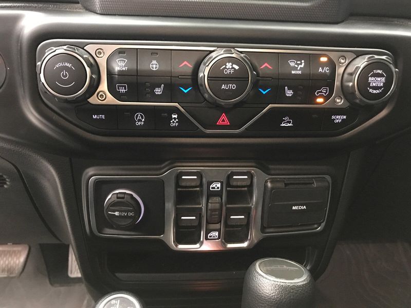 2022 Jeep Gladiator Willys photo 10