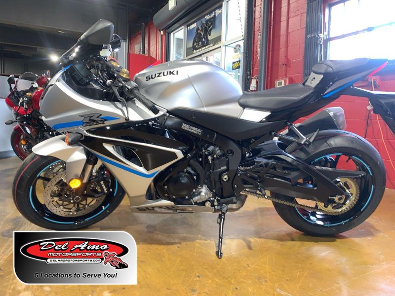 New 2025 Suzuki GSX-R1000 Image 1