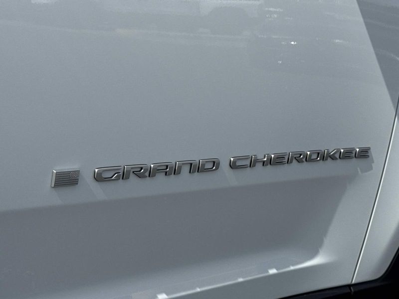 New 2026 Jeep Grand Cherokee L Laredo X 4x2