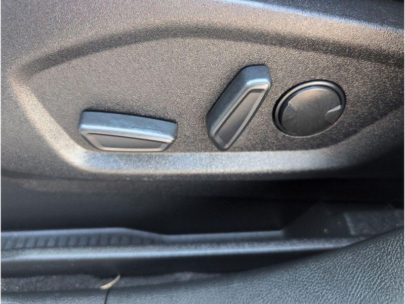 Used 2024 Ford Edge SELImage 11