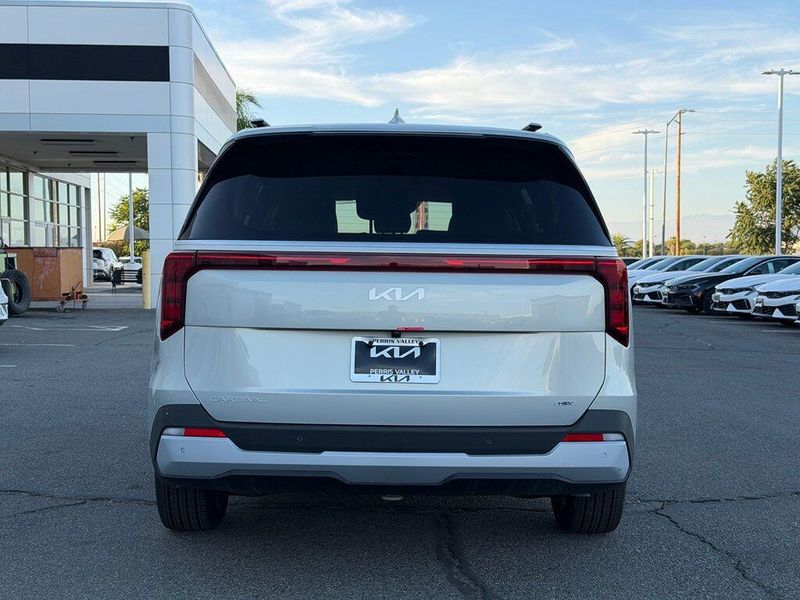 New 2026 Kia Carnival Hybrid EXImage 6