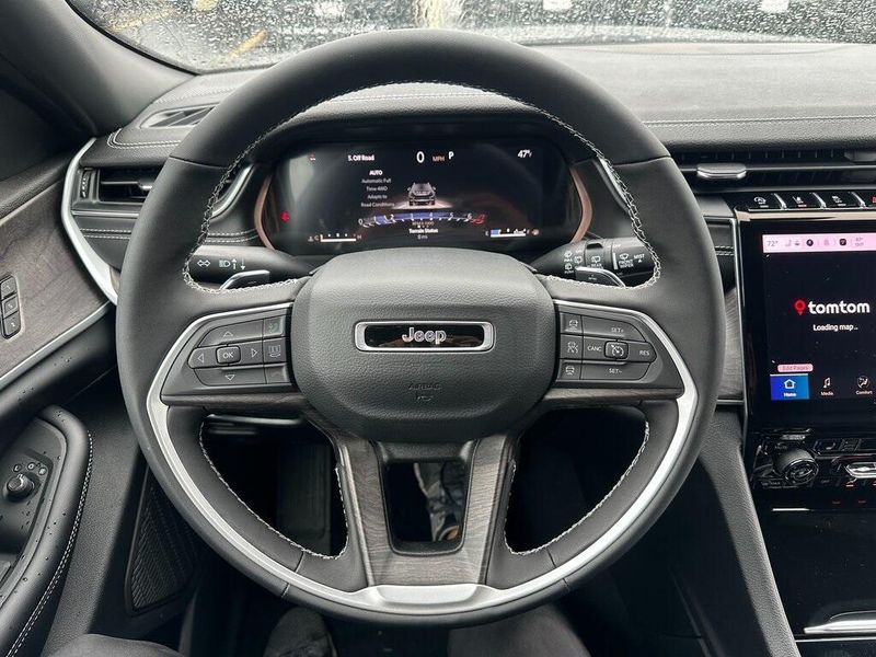 2025 Jeep Grand Cherokee Limited photo 2