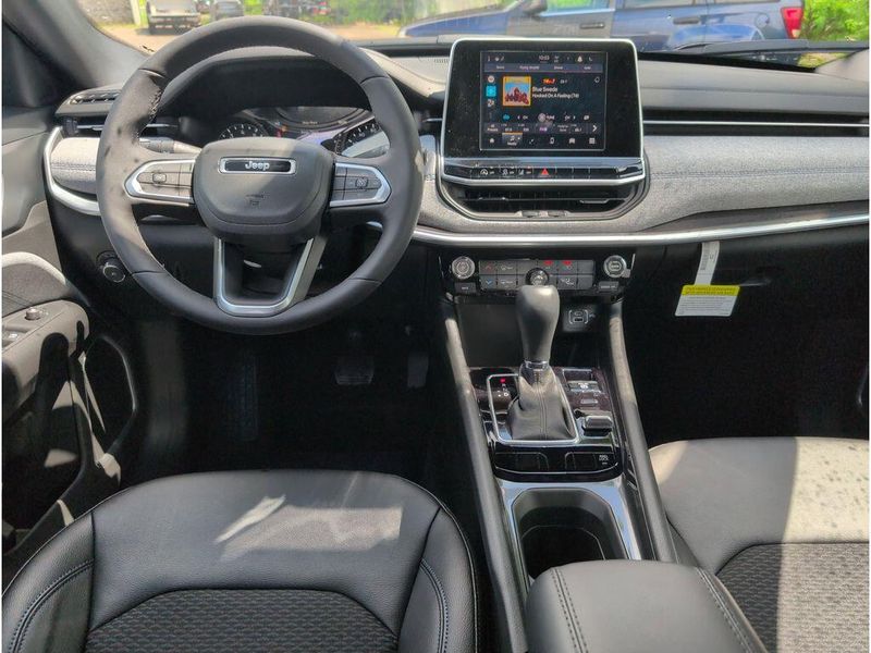 2025 Jeep Compass Latitude 4x4Image 32