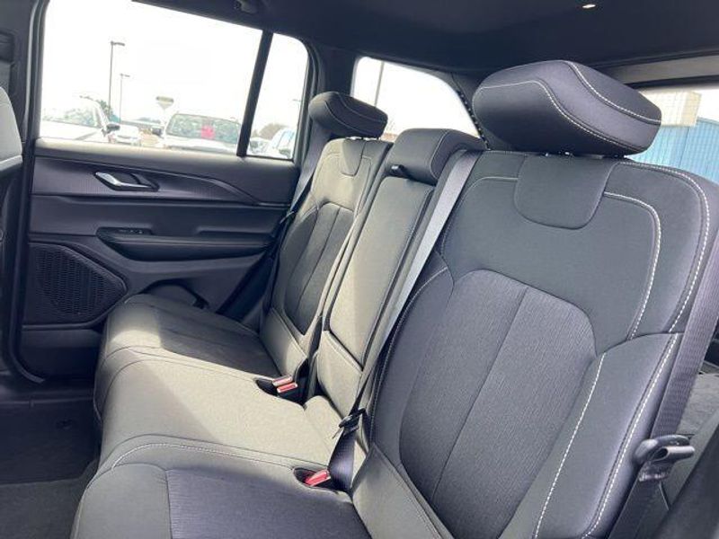 2025 Jeep Grand Cherokee Laredo X 4x4