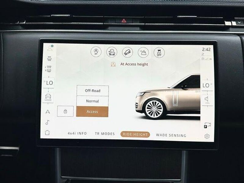 2025 Land Rover Range Rover SE
