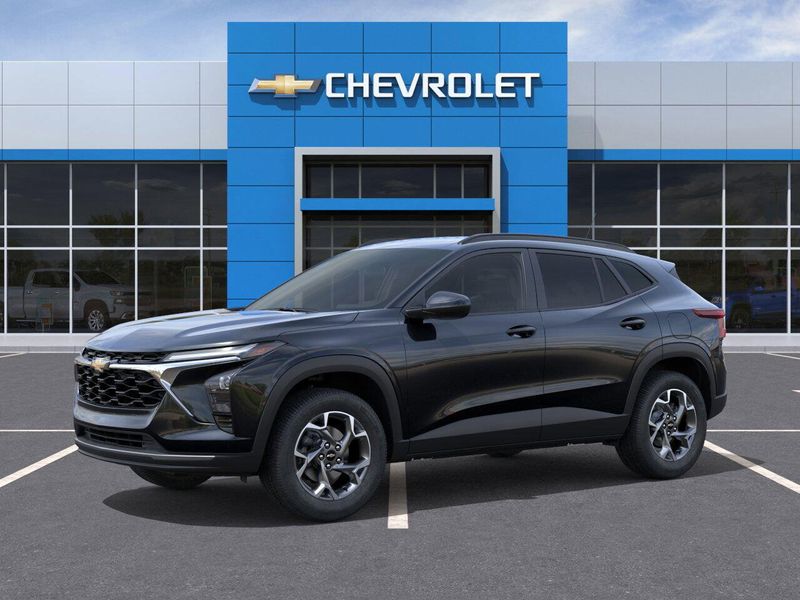 New 2025 Chevrolet Trax LTImage 2
