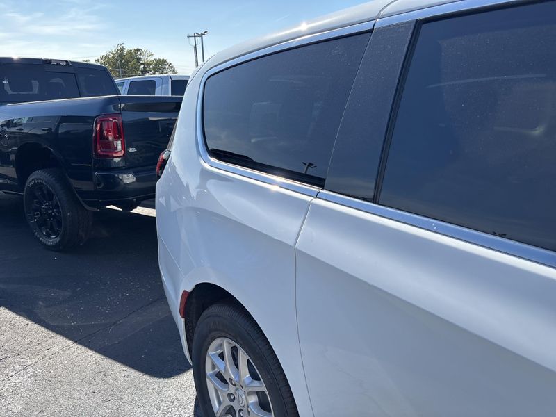 New 2026 Chrysler Pacifica SelectImage 6