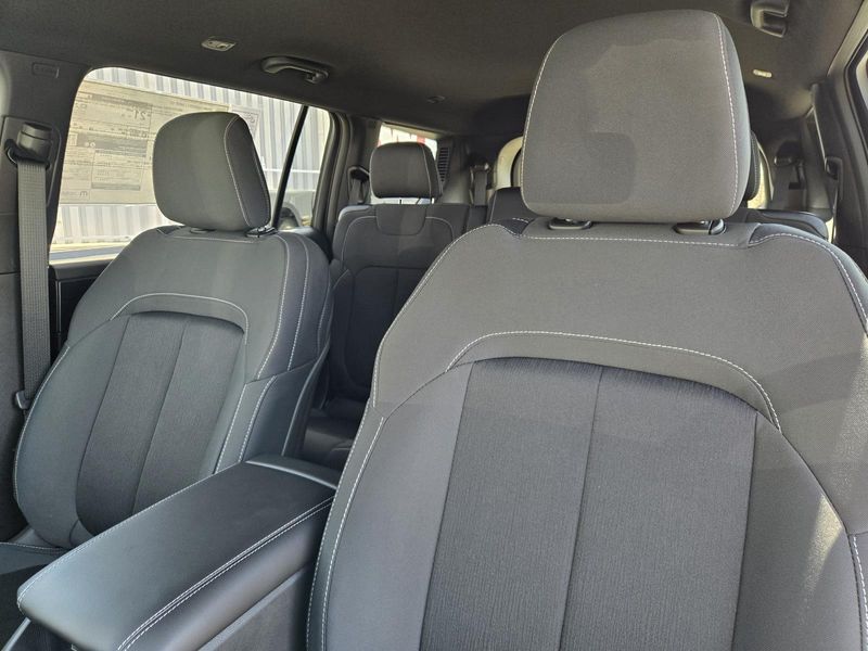 New 2026 Jeep Grand Cherokee L Laredo 4x2