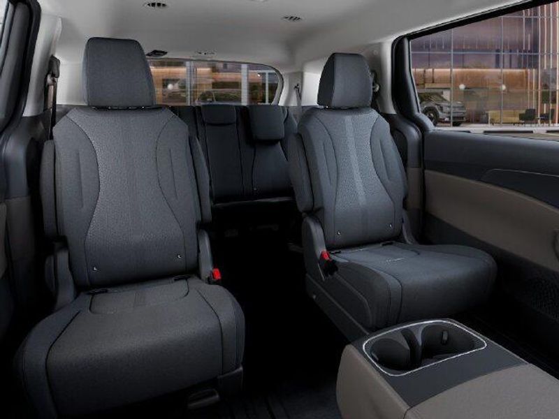 New 2027 Kia Carnival LXImage 17