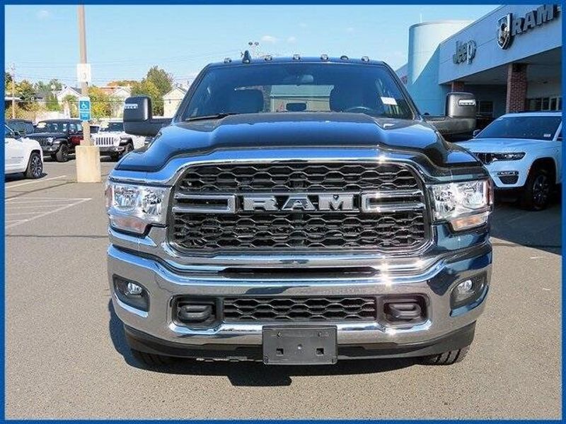 2024 RAM 2500 TradesmanImage 3