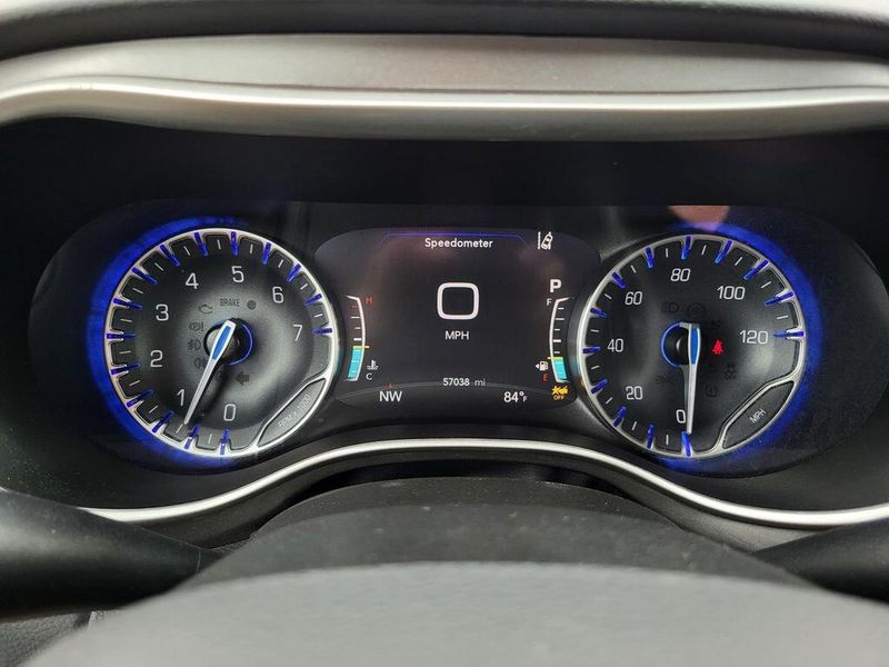 2023 Chrysler Pacifica Touring LImage 15