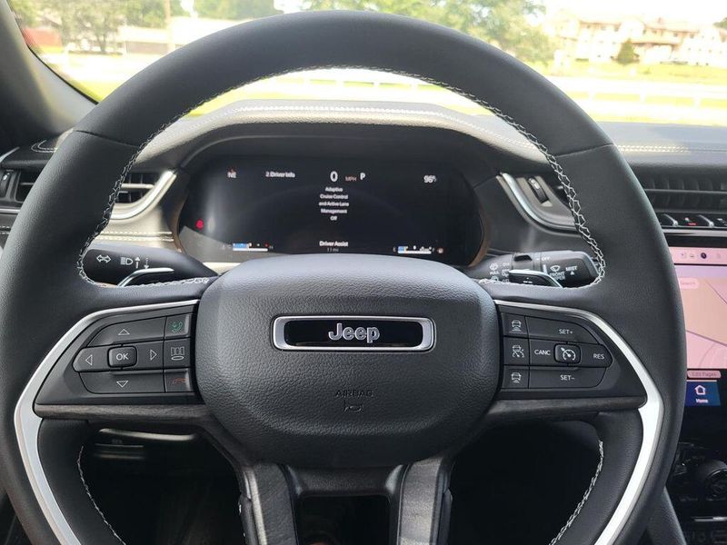 2025 Jeep Grand Cherokee L Limited 4x4Image 13