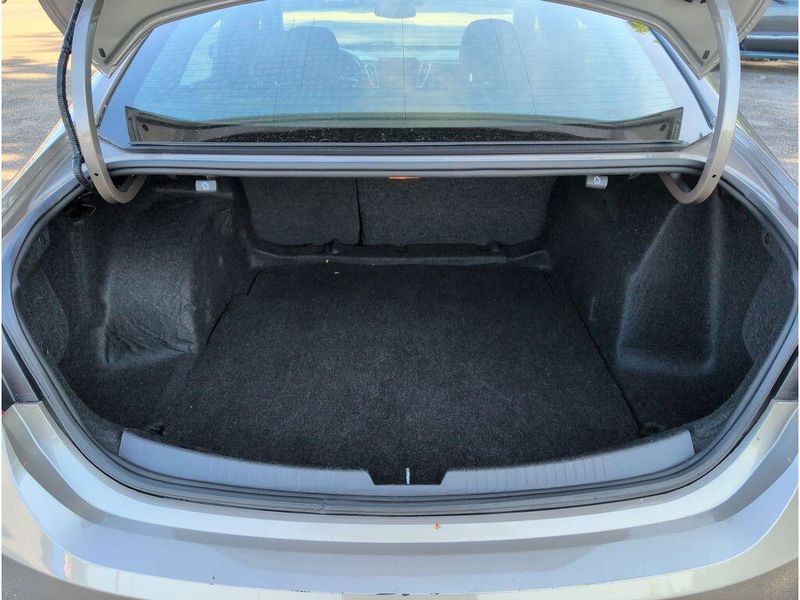 Used 2024 Chevrolet Malibu LTImage 32