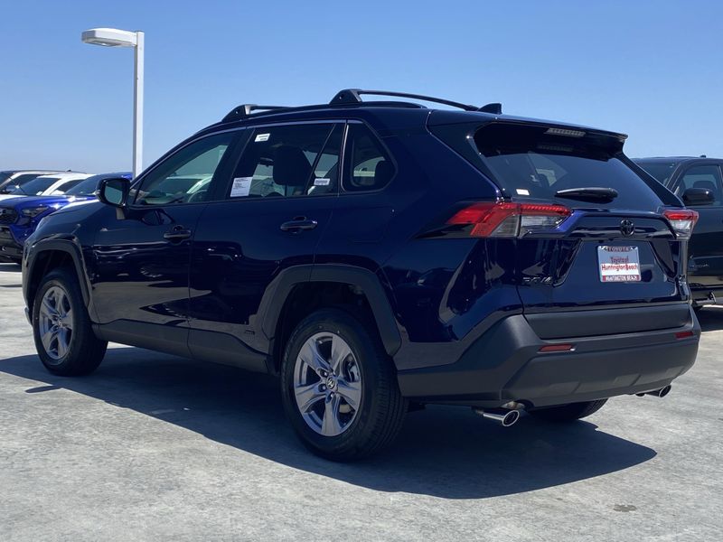 New 2025 Toyota RAV4 Hybrid XLEImage 5