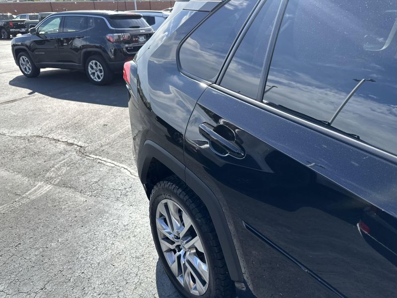 Used 2020 Toyota RAV4 XLE PremiumImage 6