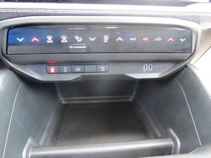 New 2026 Jeep Cherokee Laredo 4x4Image 14