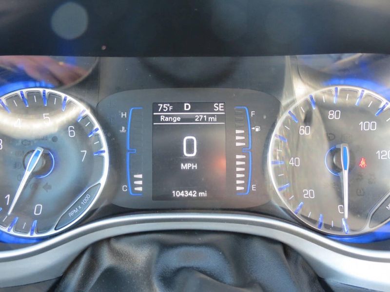 Used 2020 Chrysler Pacifica Touring 4dr Mini VanImage 16